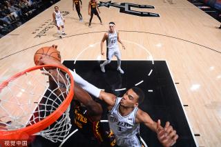 他在对抗顶 他在对抗顶